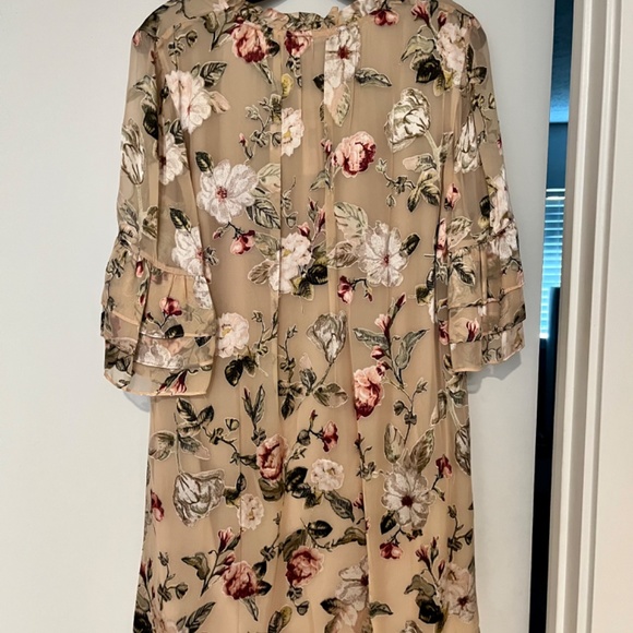 NWT Alice + Olivia Julius Split- Neck Dress- Size M - Picture 2 of 7